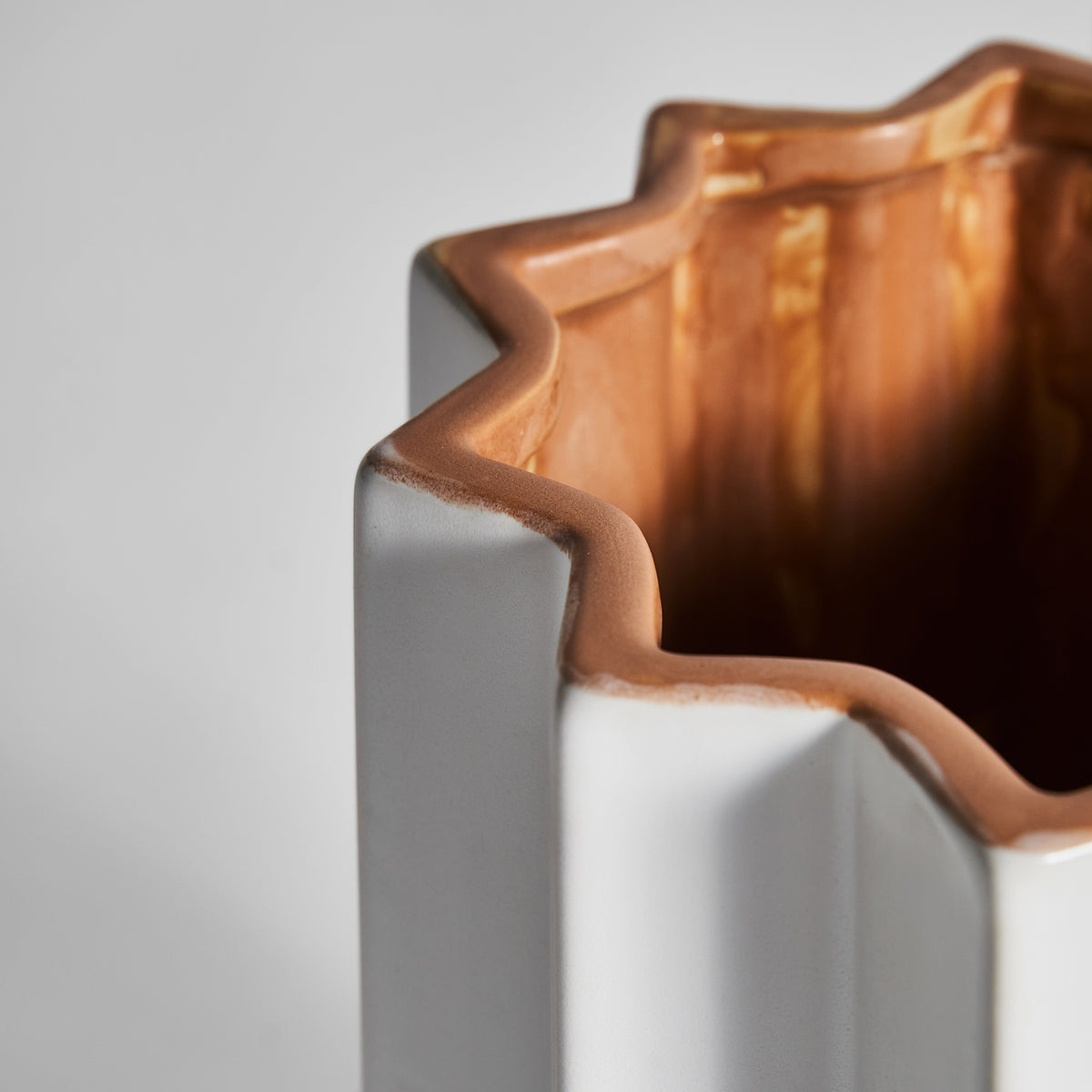 Plissé Stone Ceramic Vase by VICAL – detail view 2